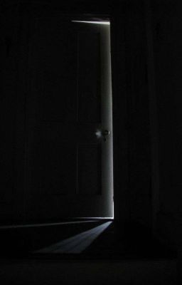 Не открывай ей дверь.