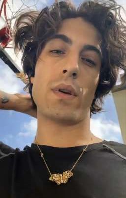 Музыкальная карьера в перемешку с любовью 💔