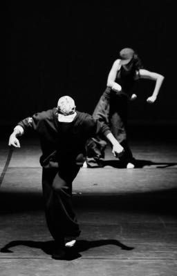 связанные танцем