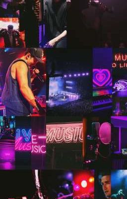 Играя на пианино 