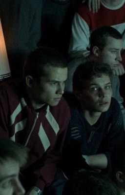 А я бегу на красный свет.