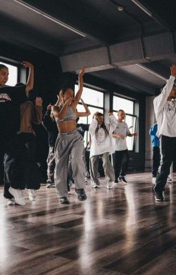 Фанфик «Танцевальный вызов: искра между движениями»