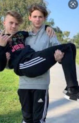 мальчишка из прошлого ( завершен)