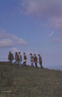 2000 кассет,на которых крутится вишнёвое лето