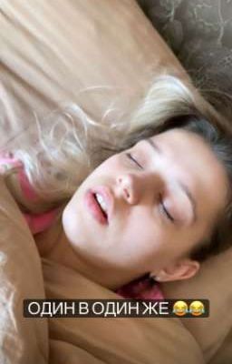 Малышка плачет