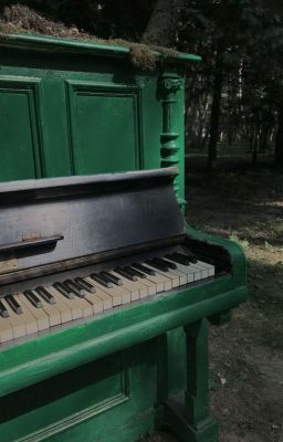 я живу музыкой, а он живет мной