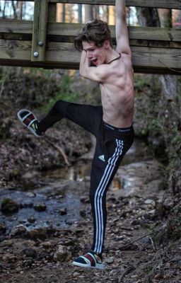 чувак, ты ее не знаешь , но лезишь её в кровать