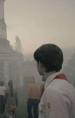 Под Яркой Луной 