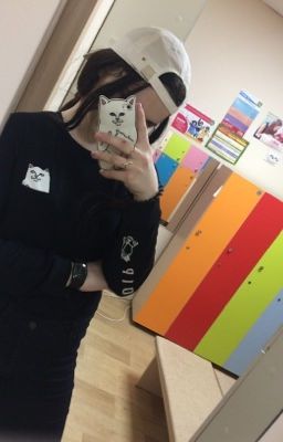 Ей 13 , а она  прекрасный изверг 