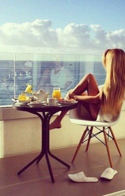 Сложная девушка,со сложным характером.