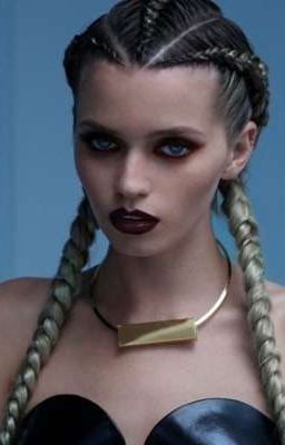 Непристойная девица