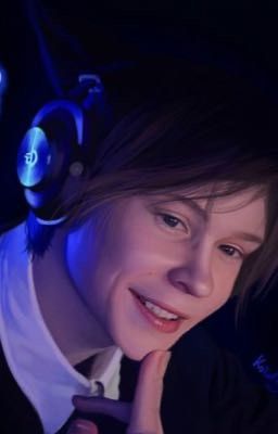 Школьница работает киллером?)