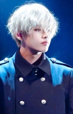 В руках Ким Тэхёна