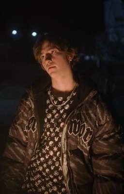 малышка полюбила дилера 