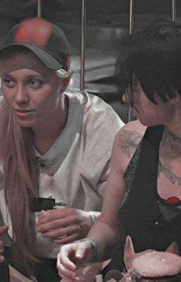 подари мне первый поцелуй.