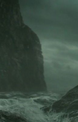 Под светом луны.