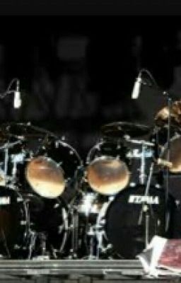 Я люблю ударника.