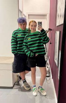 школьница и старшеклассник  