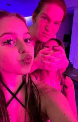 <({Летний лагерь})>