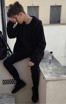 Три миллиметра между нашими губами