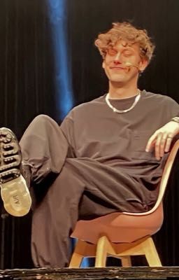 Антон Шастун,9 классник попавший на вписку