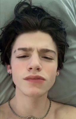 Старший сводный брат😒