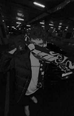 Он смотрел на неё из далека.. 