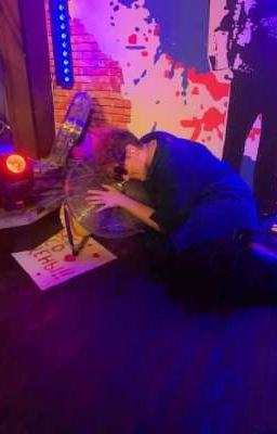 Ксюша и сольный музыкант Иван.