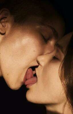 Пусть нам кружит голову месяц май...