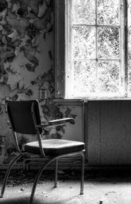 Белые стены