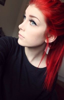 Красные волосы в темной ночи...