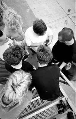 Её глаза против всех||Хазяева