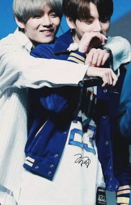 Желтые глаза в темноте леса