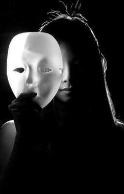 девушка в маске