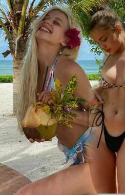 я же просто потрогала её грудь...