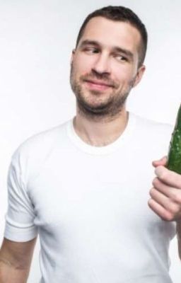 человек и огурец 