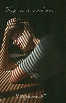 Она писатель.