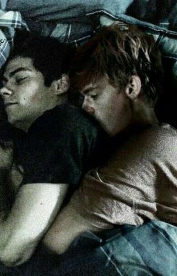 Запах табака.