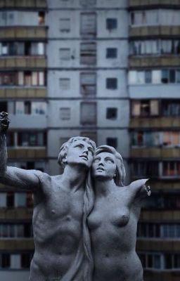 Я лег в согретую не мной постель