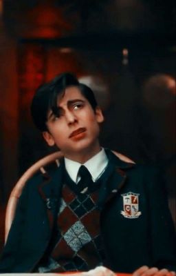 Пятый и его девушка?? 