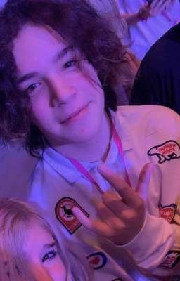 пуская клубы дыма