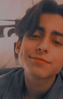 Между деньгами и Эйданом.|Aidan Gallagher|