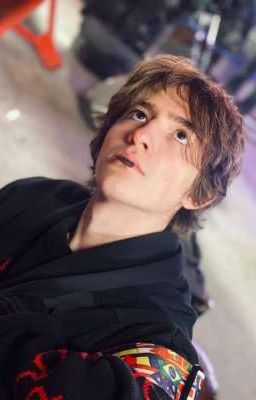 Малышка любит дилера