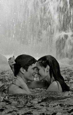 Она переехала в Форкс за тишиной и умиротворением..