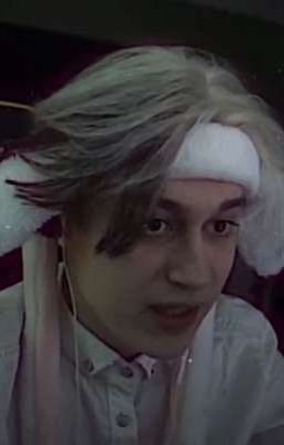 Парень в белой рубашке