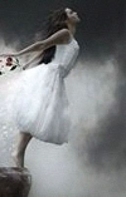 Она стояла в белом платье,на обрыве.