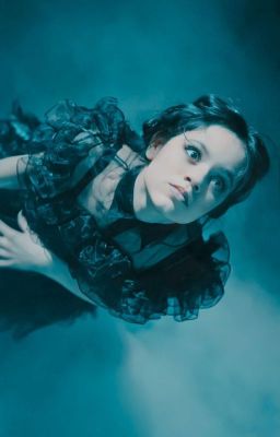 как бы не хотела, в каждом вижу твой силуэт.