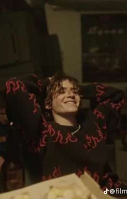 Мышка в лапах кисы