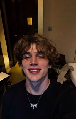 Он пьёт твою кровь..(V.H)