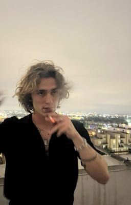 Шепот забытых роз [V.H]